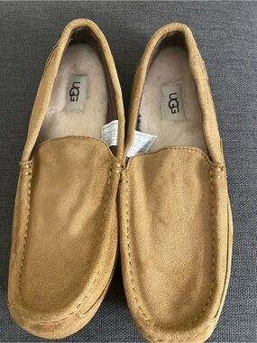 UGG Men’s Tan Slippers Size 9 Used